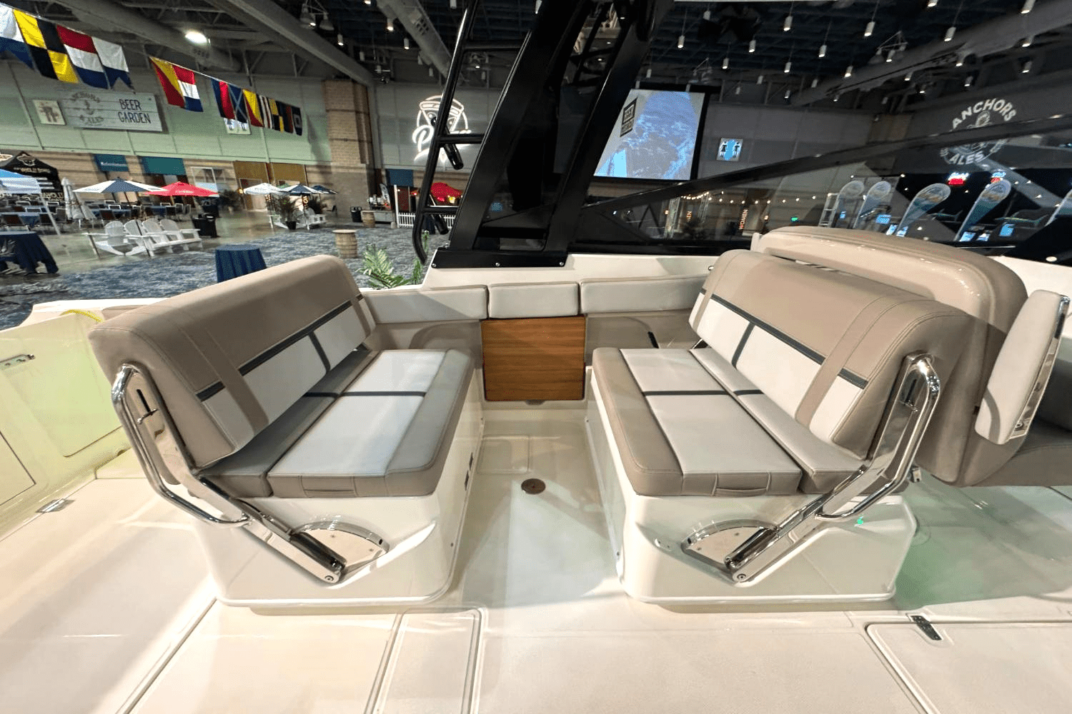 2025 Boston Whaler 330 Vantage Image Thumbnail #8