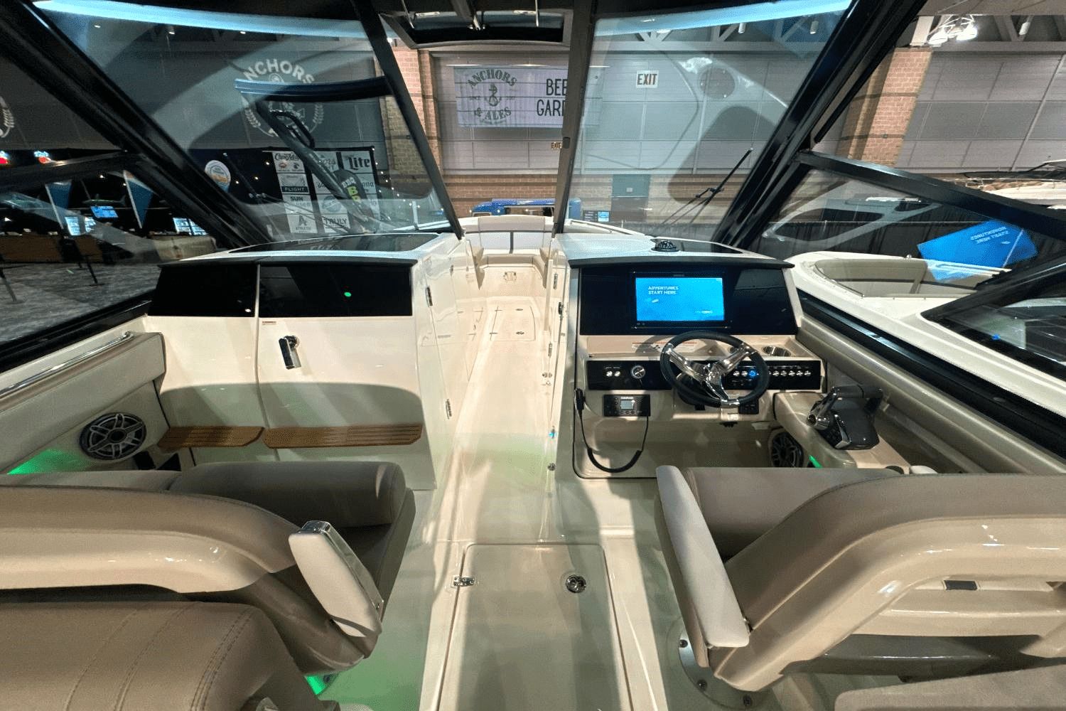 2025 Boston Whaler 330 Vantage Image Thumbnail #14