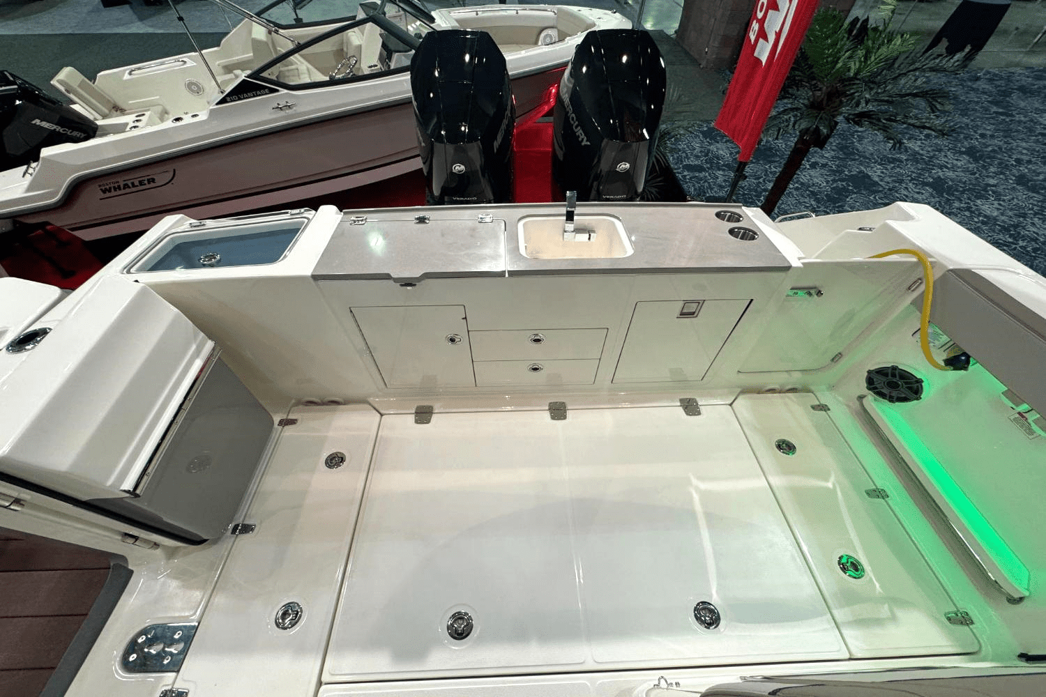 2025 Boston Whaler 330 Vantage Image Thumbnail #3