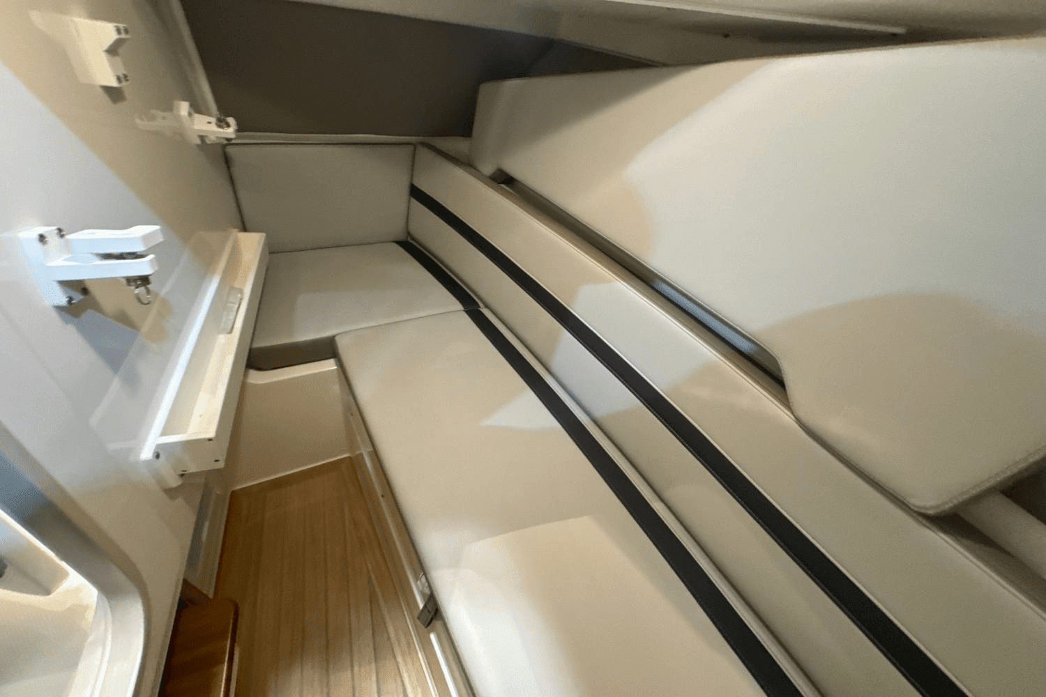 2025 Boston Whaler 330 Vantage Image Thumbnail #24