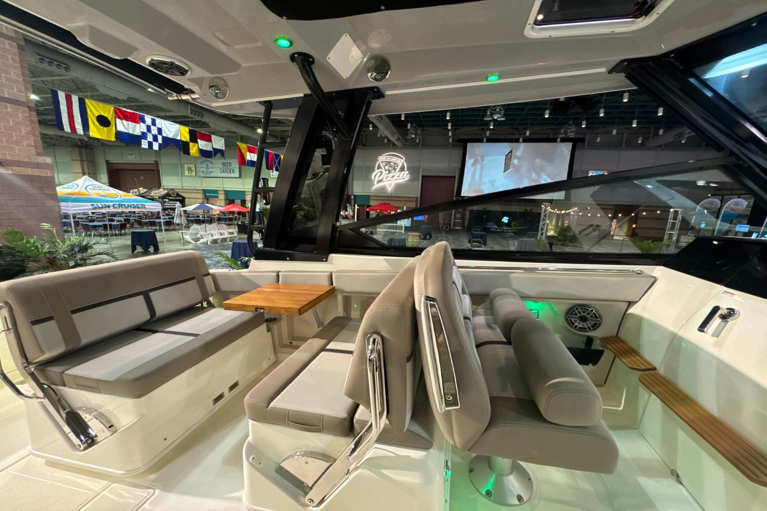 2025 Boston Whaler 330 Vantage Image Thumbnail #11