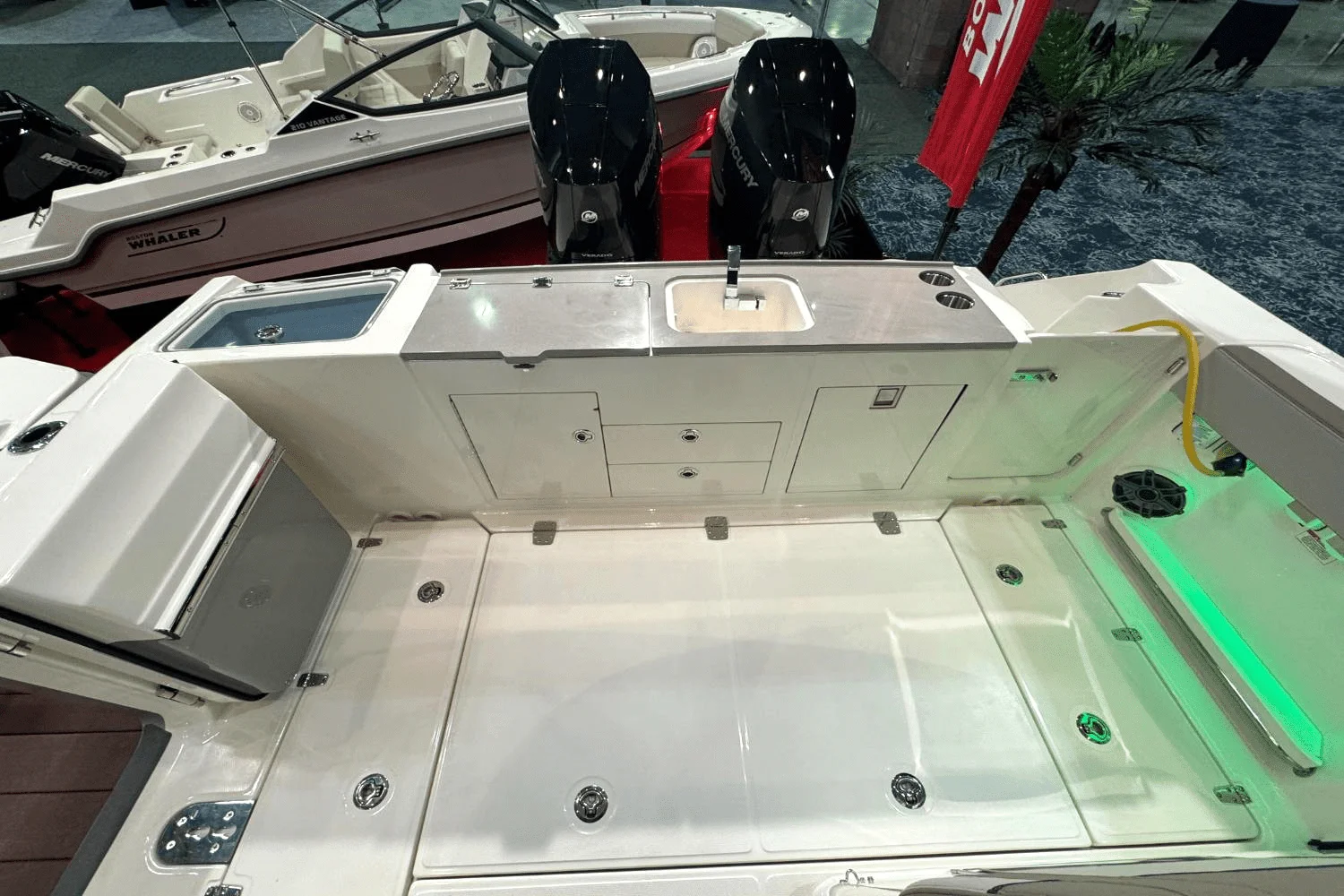 2025 Boston Whaler 330 Vantage Image Thumbnail #5