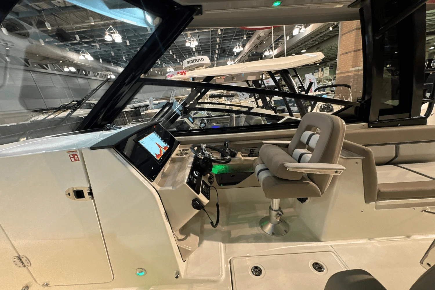 2025 Boston Whaler 330 Vantage Image Thumbnail #17