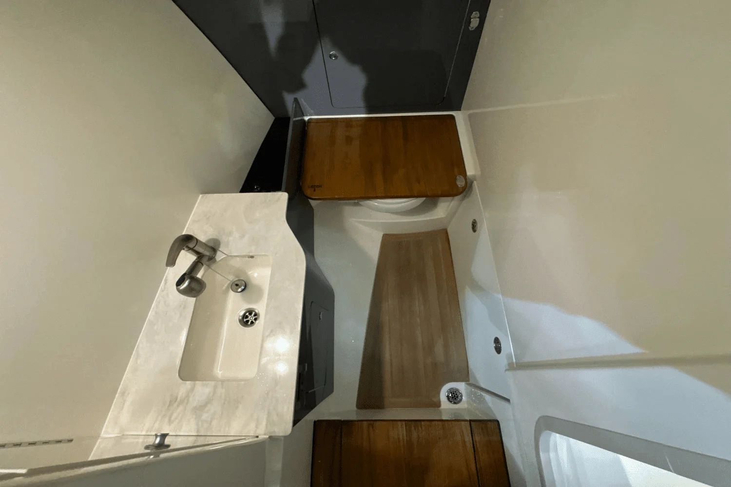 2025 Boston Whaler 330 Vantage Image Thumbnail #23