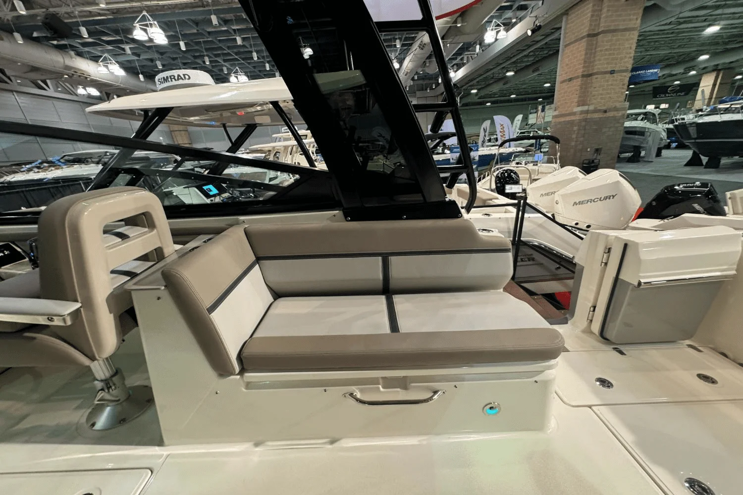 2025 Boston Whaler 330 Vantage Image Thumbnail #12