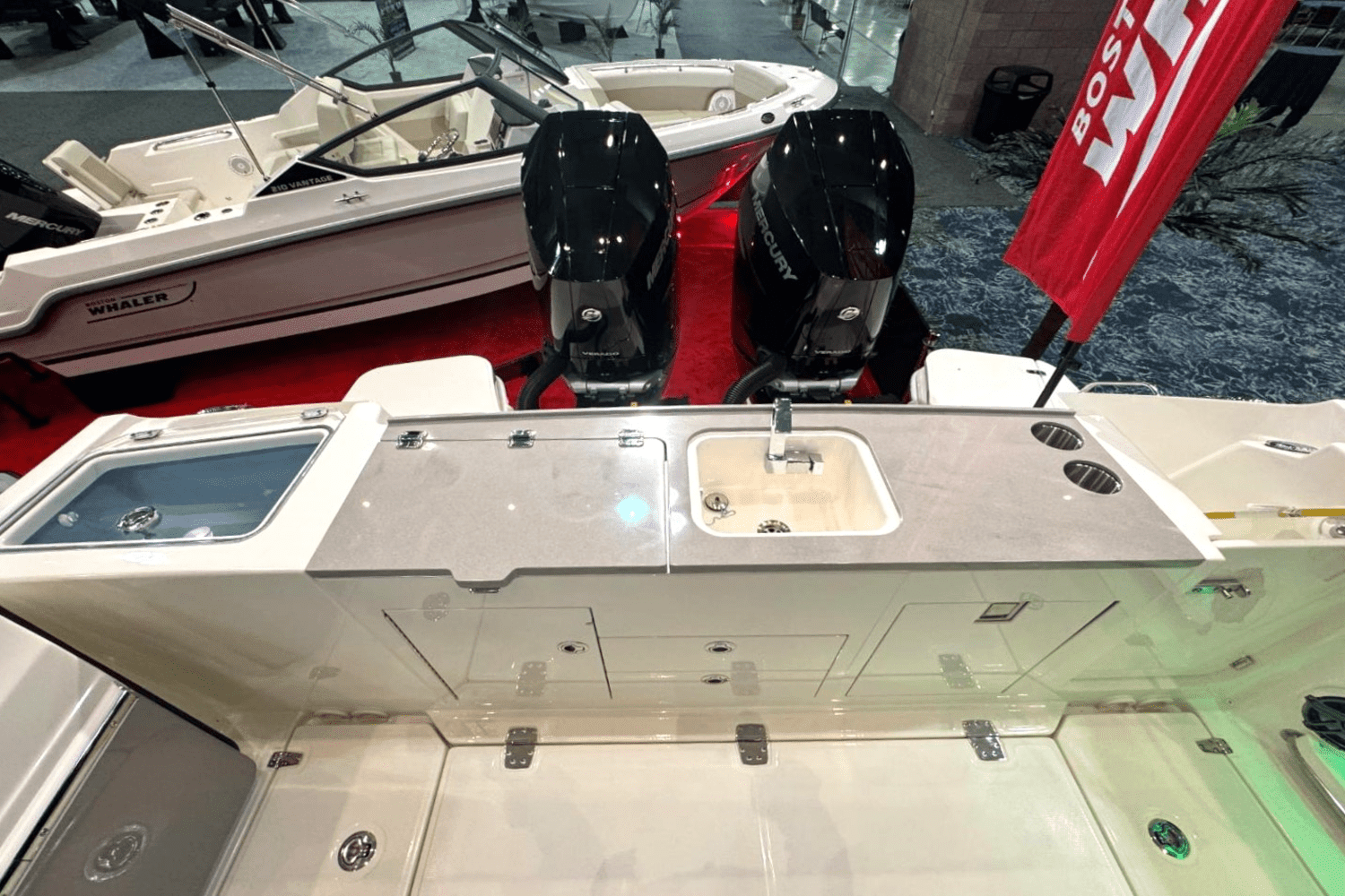2025 Boston Whaler 330 Vantage Image Thumbnail #4