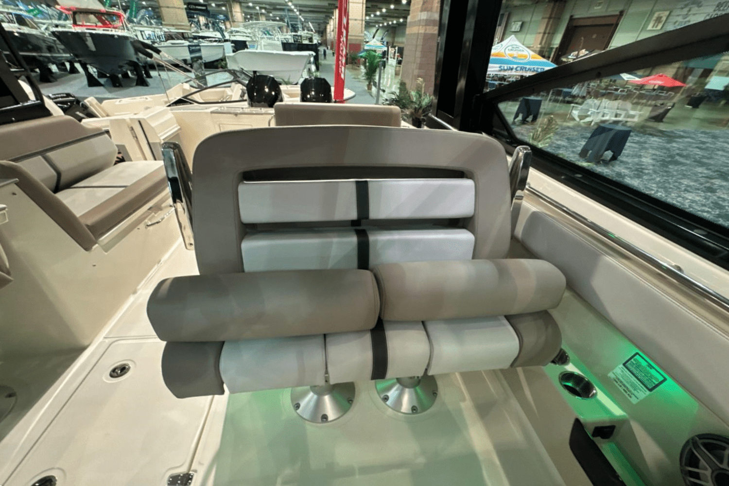 2025 Boston Whaler 330 Vantage Image Thumbnail #13