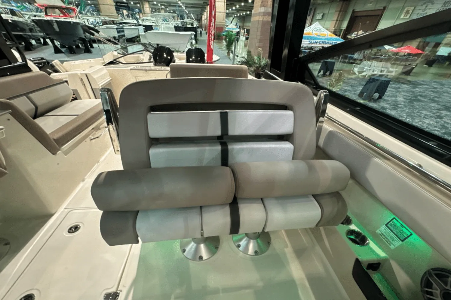 2025 Boston Whaler 330 Vantage Image Thumbnail #15
