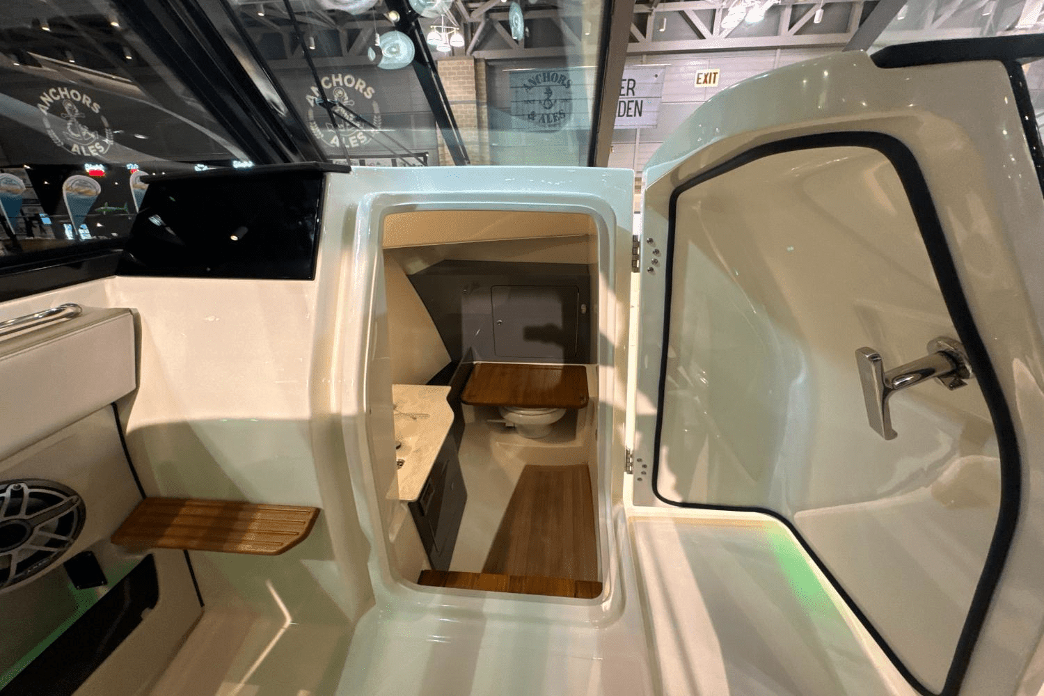 2025 Boston Whaler 330 Vantage Image Thumbnail #19