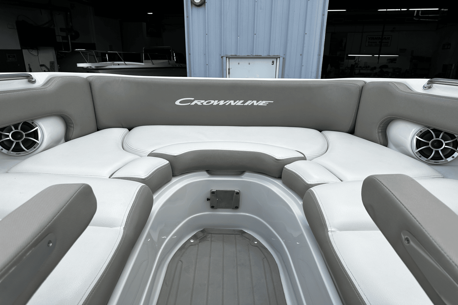 2019 Crownline ECLIPSE E255 XS Image Thumbnail #28