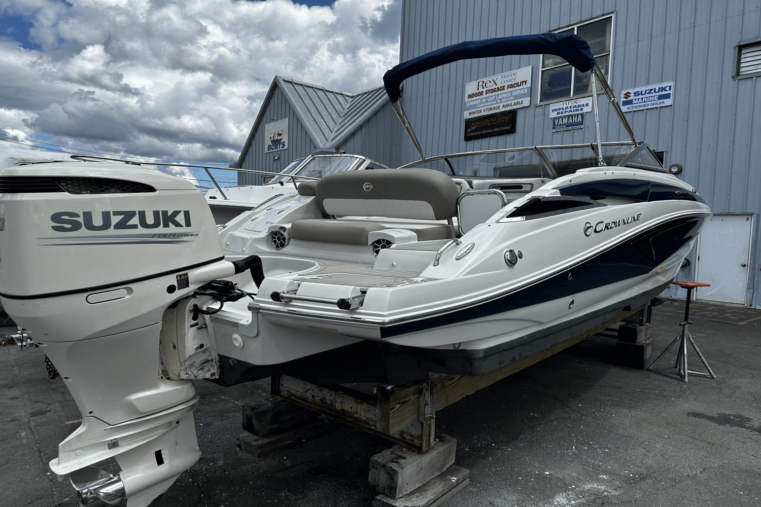 Thumbnail 4 for 2019 Crownline ECLIPSE E255 XS