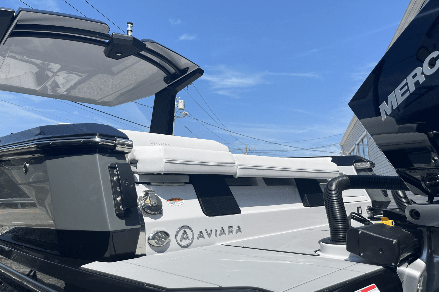 Thumbnail 4 for 2025 Aviara AV28 Outboard