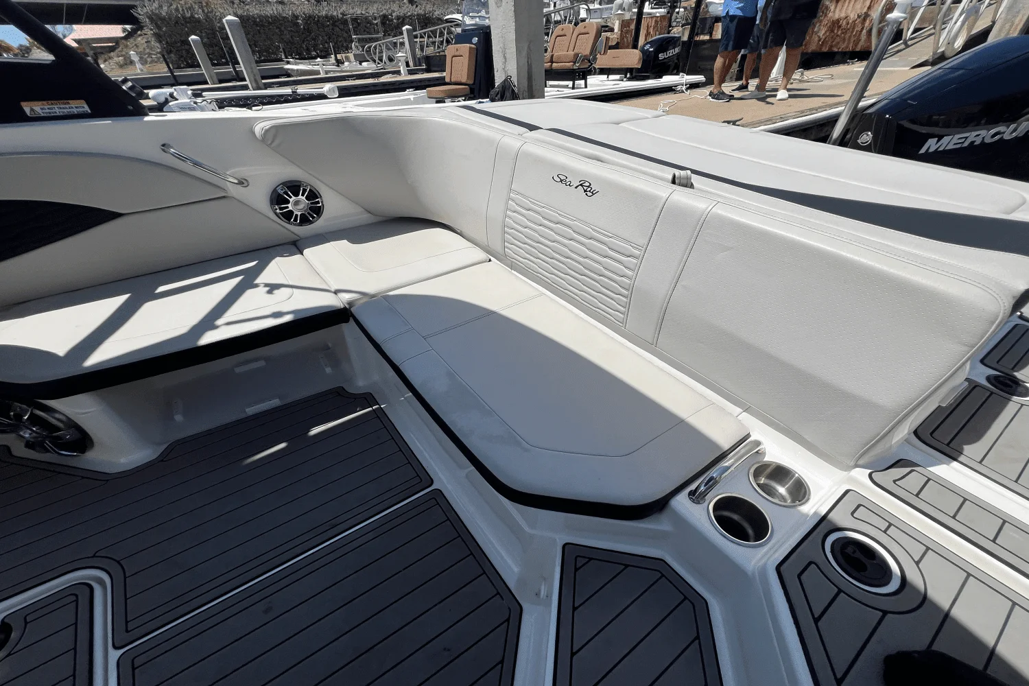 2023 Sea Ray SPX 210 Outboard Image Thumbnail #16