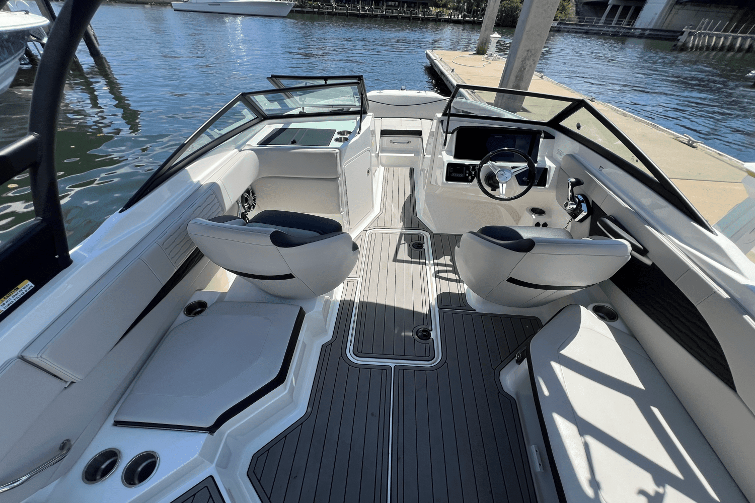 2023 Sea Ray SPX 210 Outboard Image Thumbnail #17