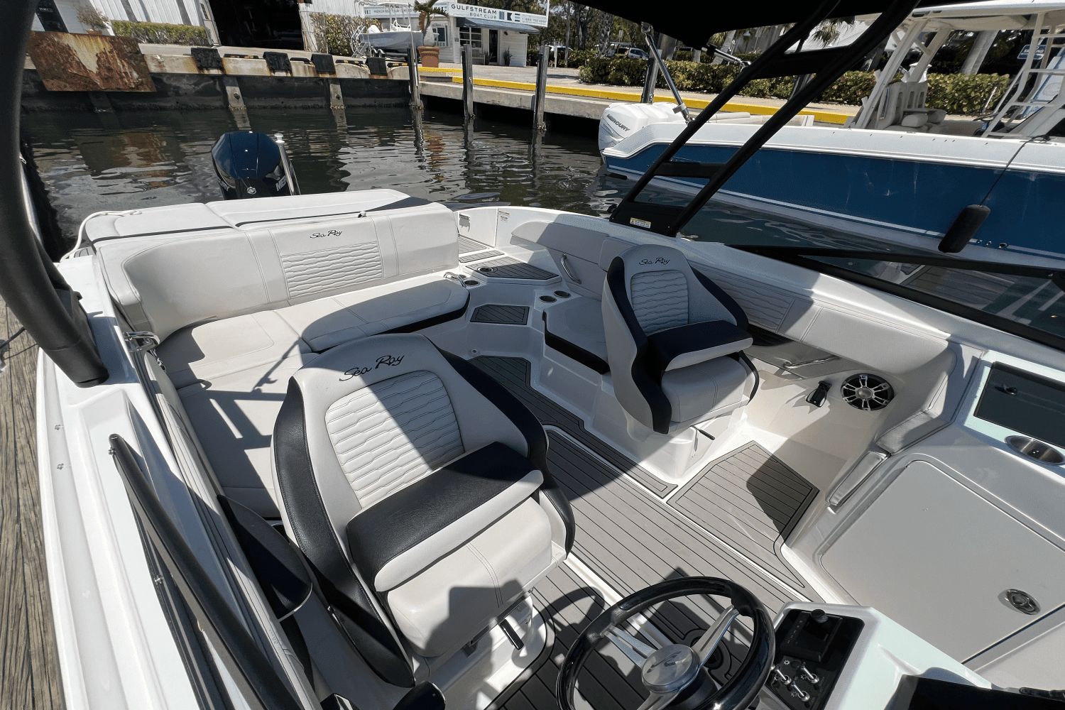 2023 Sea Ray SPX 210 Outboard Image Thumbnail #10