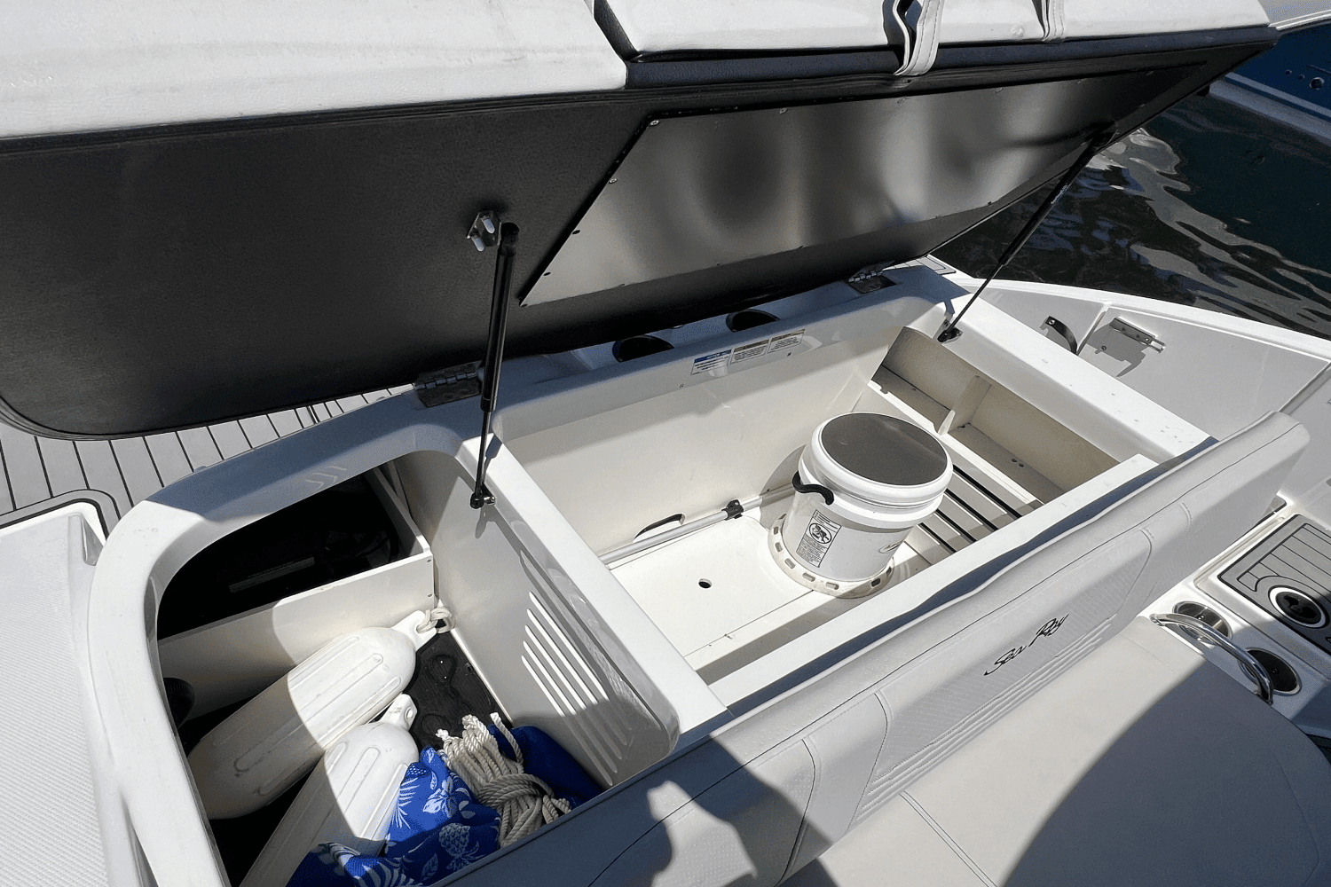 2023 Sea Ray SPX 210 Outboard Image Thumbnail #24