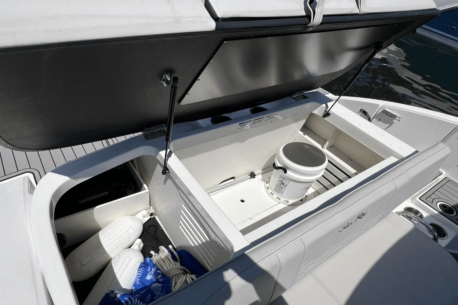 2023 Sea Ray SPX 210 Outboard Image Thumbnail #24