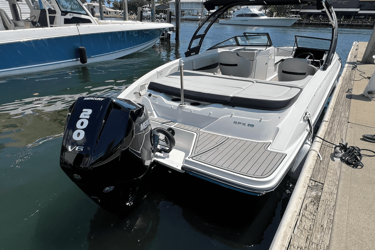 2023 Sea Ray SPX 210 Outboard Image Thumbnail #2