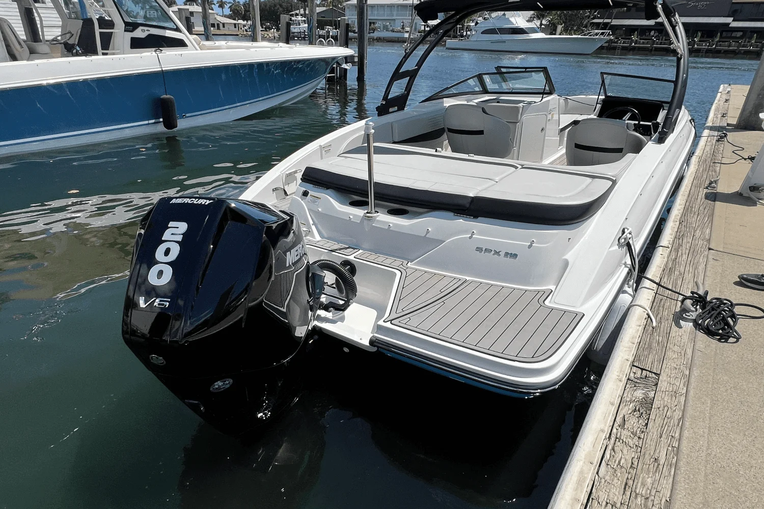 2023 Sea Ray SPX 210 Outboard Image Thumbnail #2