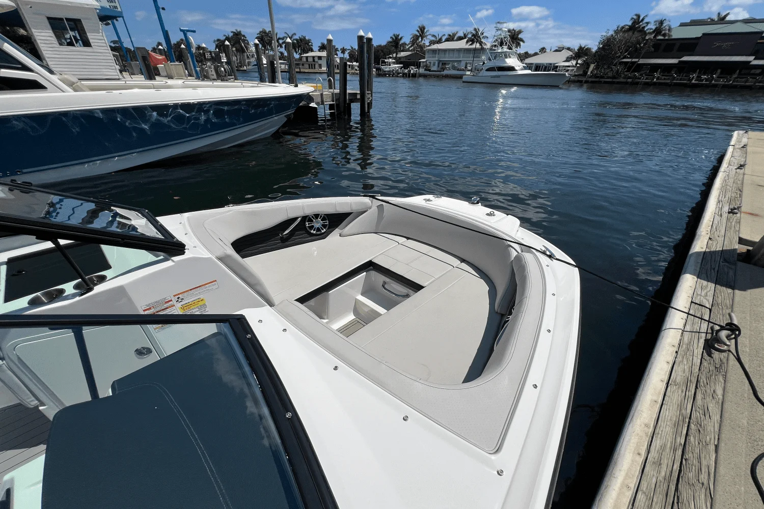 2023 Sea Ray SPX 210 Outboard Image Thumbnail #9