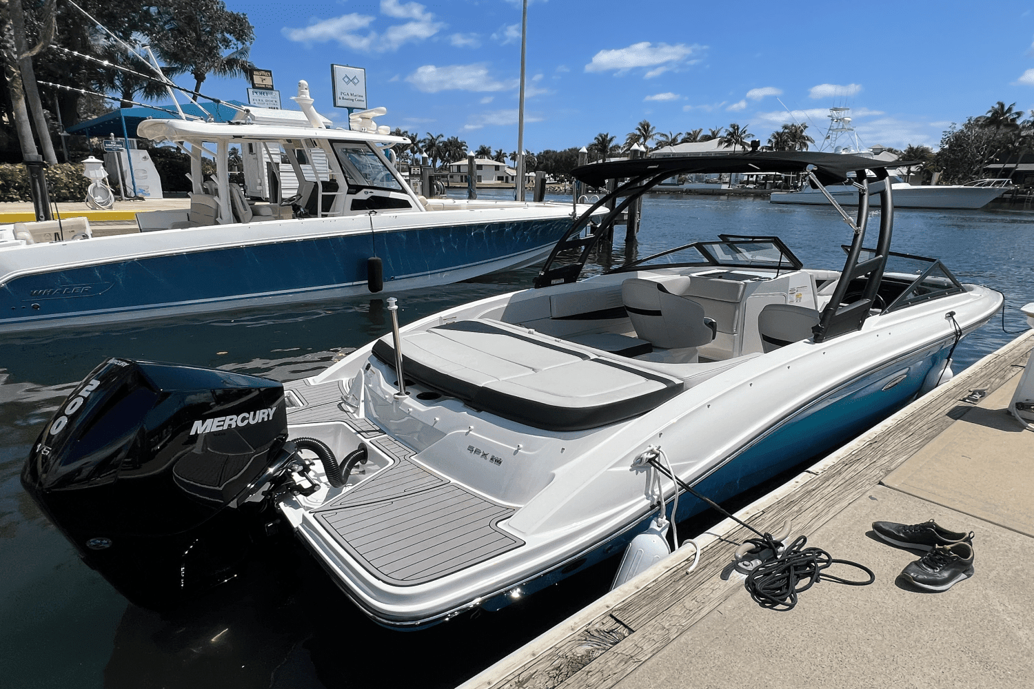 2023 Sea Ray SPX 210 Outboard Image Thumbnail #3