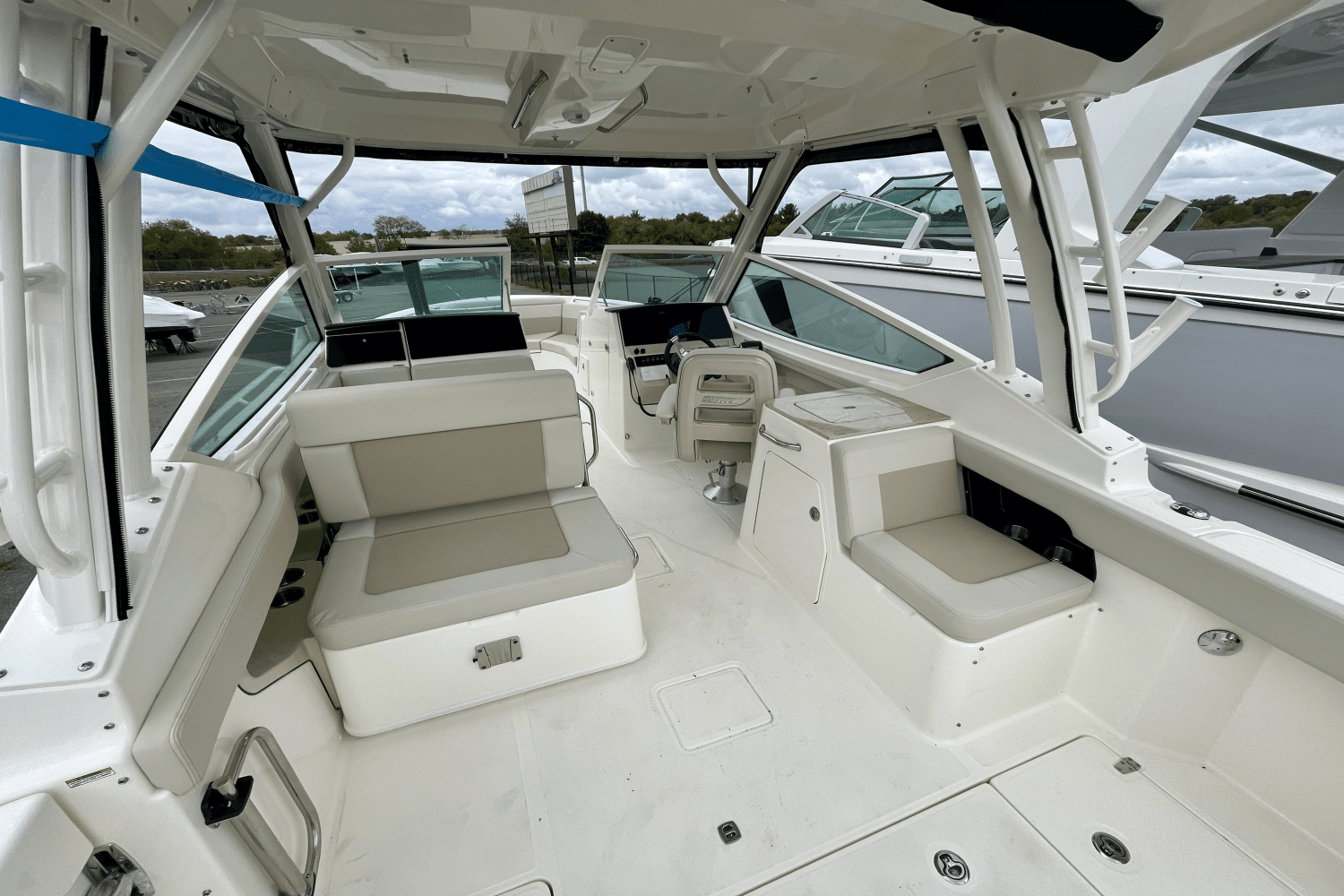 2025 Boston Whaler 280 Vantage Image Thumbnail #4