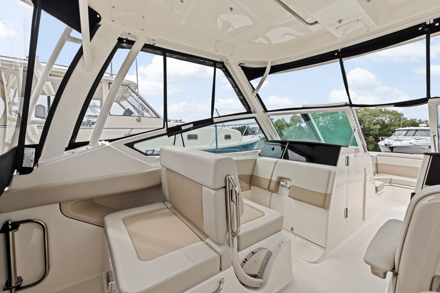 2025 Boston Whaler 280 Vantage Image Thumbnail #11