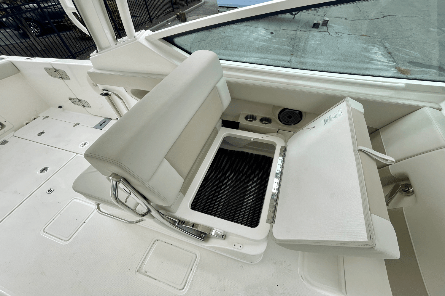 2025 Boston Whaler 280 Vantage Image Thumbnail #18