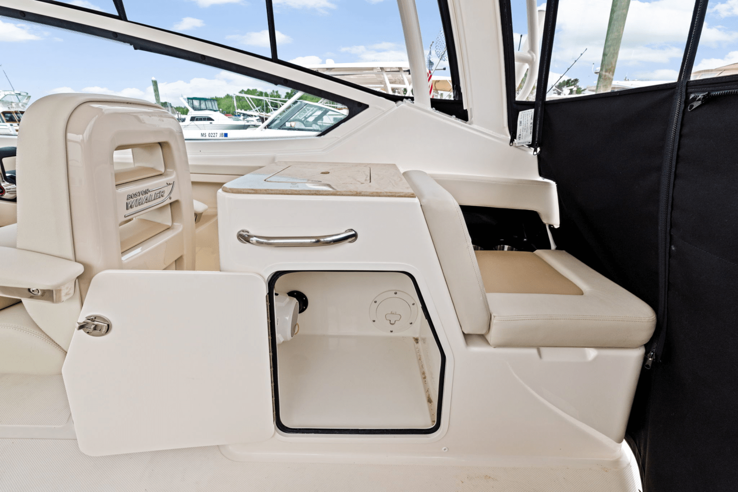 2025 Boston Whaler 280 Vantage Image Thumbnail #10