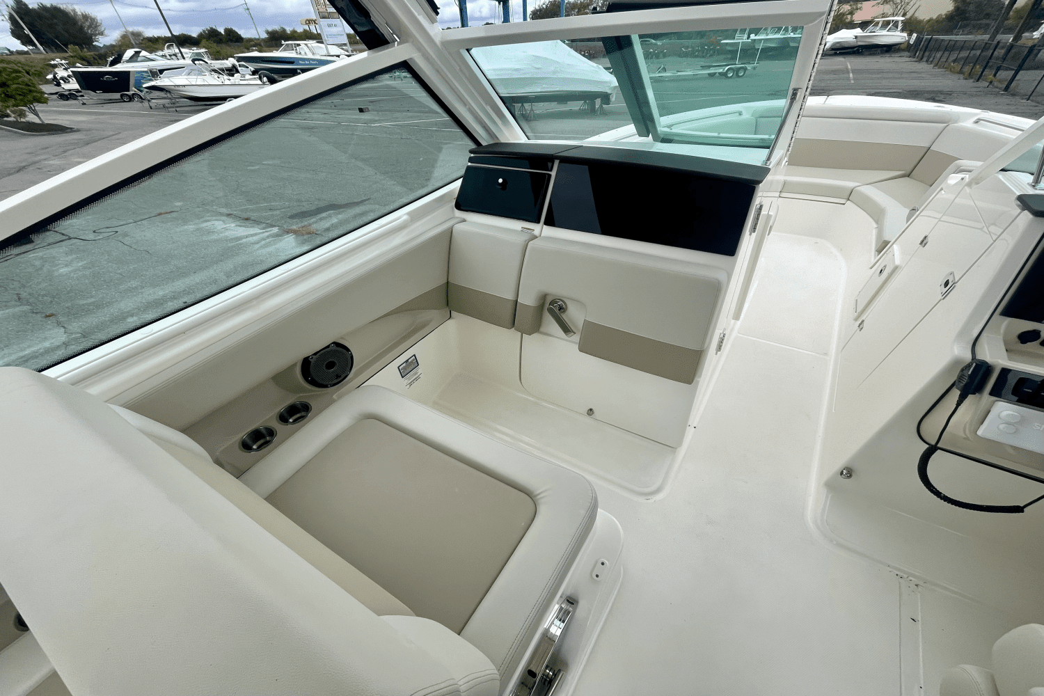 2025 Boston Whaler 280 Vantage Image Thumbnail #20