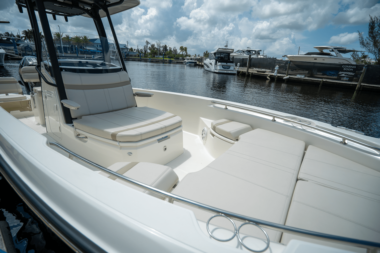 2025 Boston Whaler 250 Dauntless Image Thumbnail #15