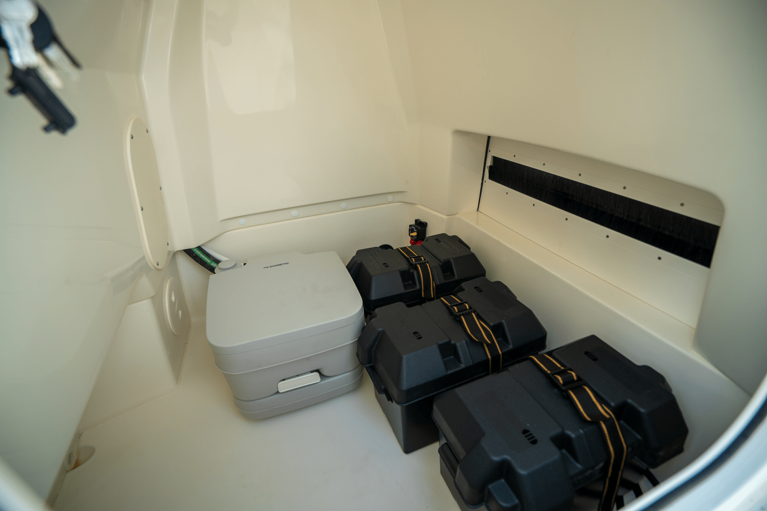 2025 Boston Whaler 250 Dauntless Image Thumbnail #11