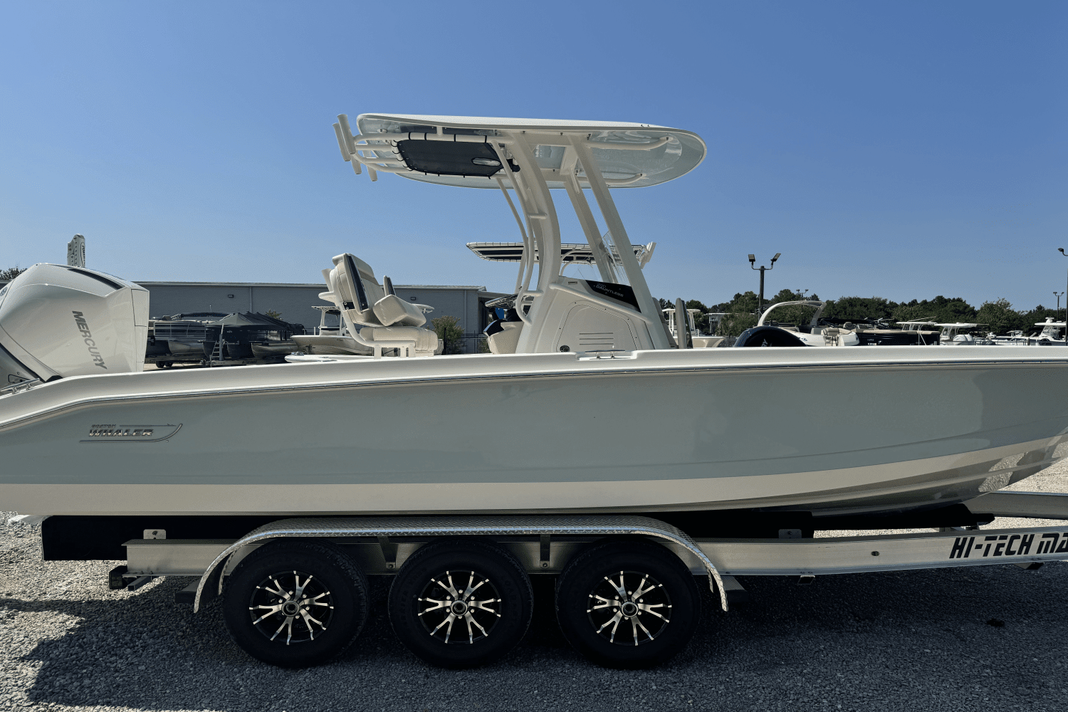 2025 Boston Whaler 250 Dauntless Image Thumbnail #1