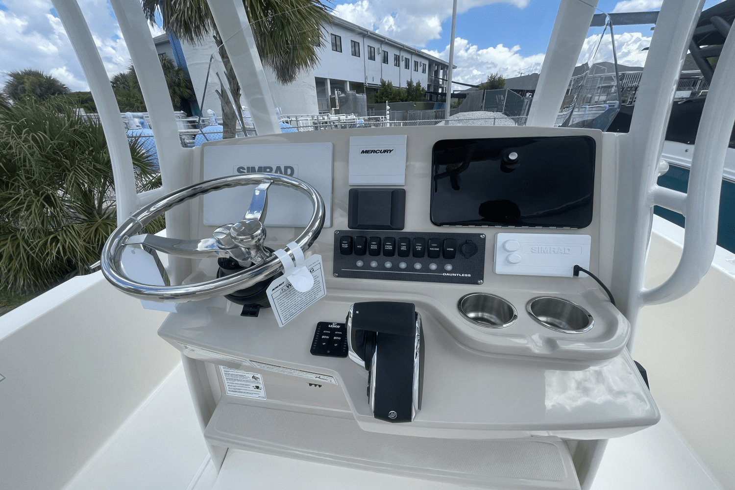 2025 Boston Whaler 250 Dauntless Image Thumbnail #8