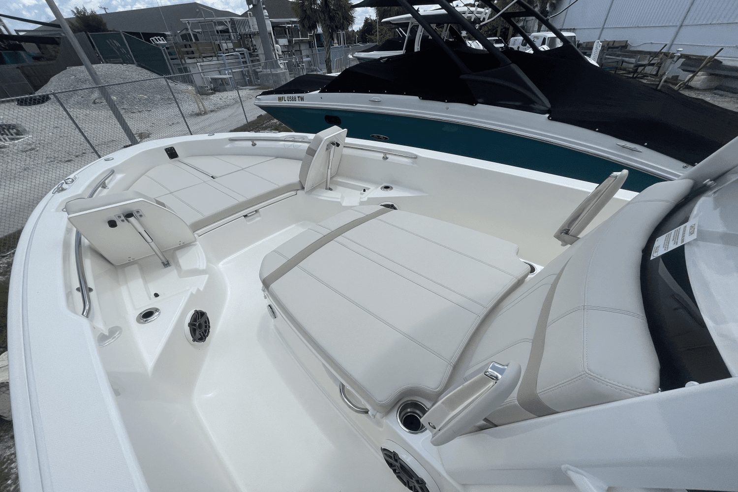 2025 Boston Whaler 250 Dauntless Image Thumbnail #4