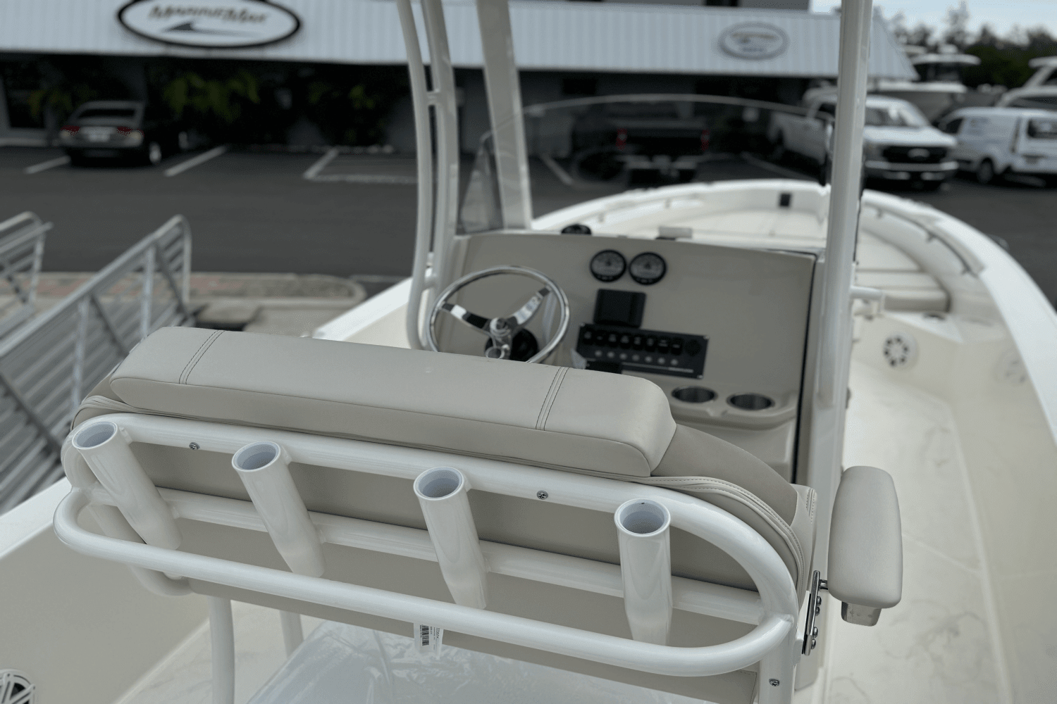 2025 Boston Whaler 250 Dauntless Image Thumbnail #3