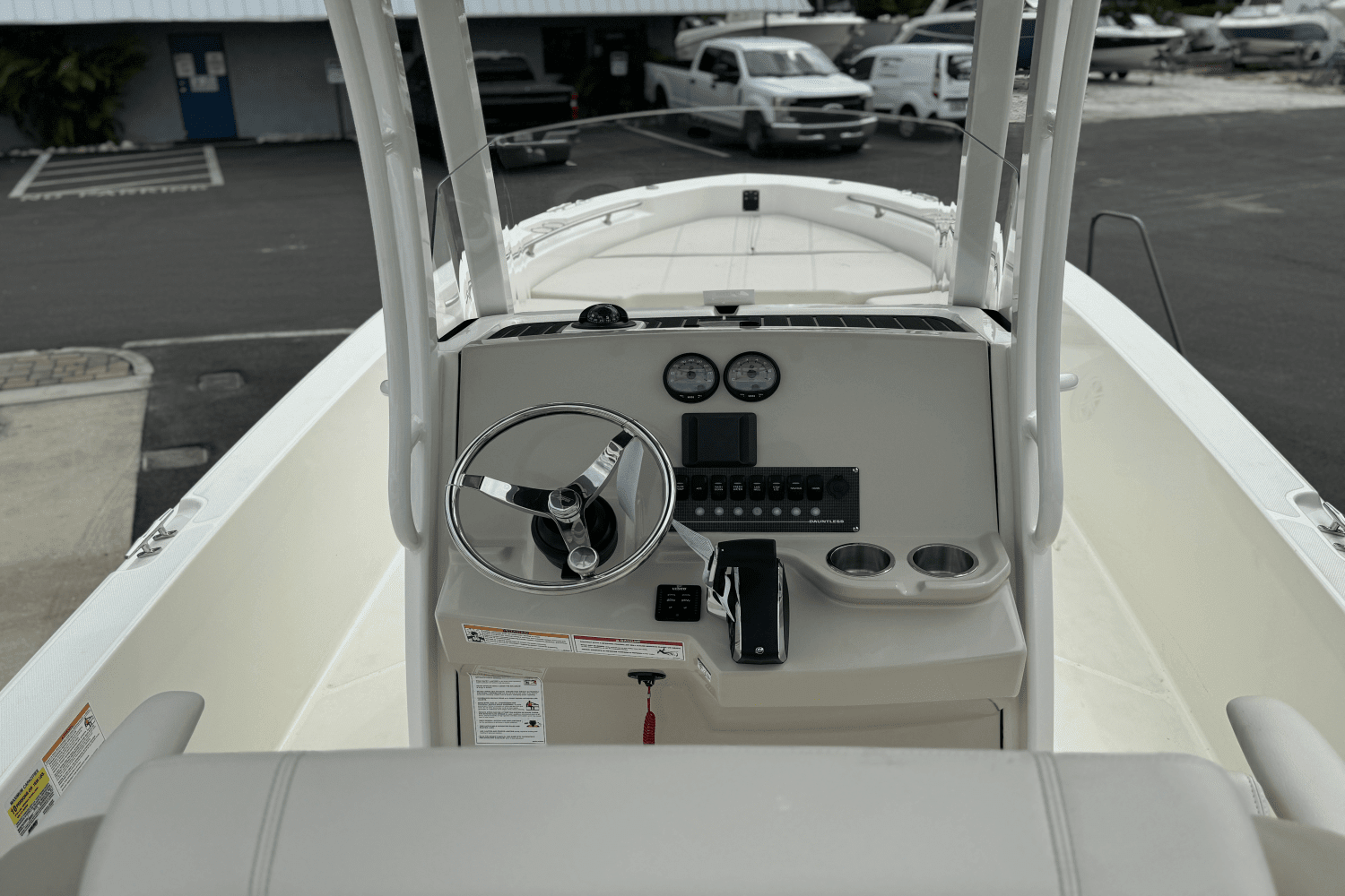 2025 Boston Whaler 250 Dauntless Image Thumbnail #4