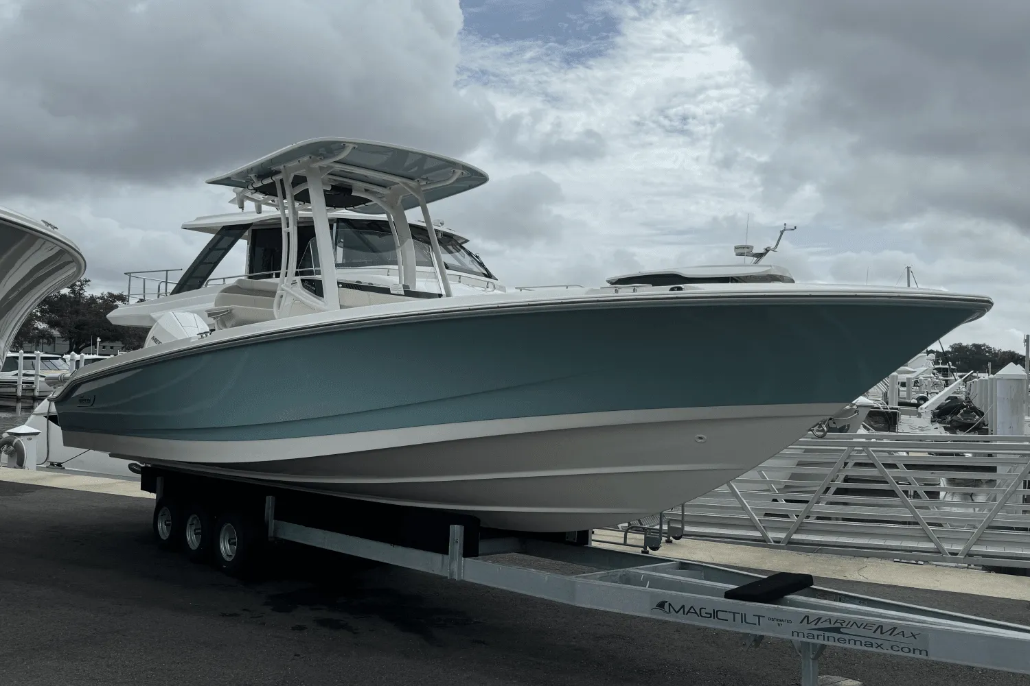 2025 Boston Whaler 250 Dauntless Image Thumbnail #11