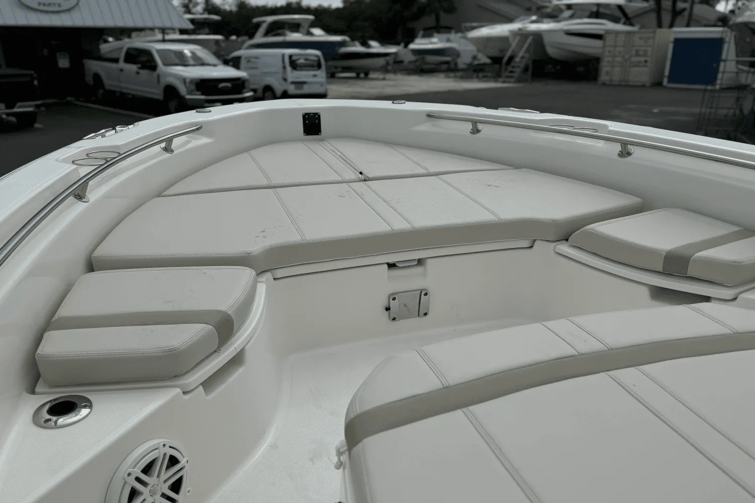 2025 Boston Whaler 250 Dauntless Image Thumbnail #23