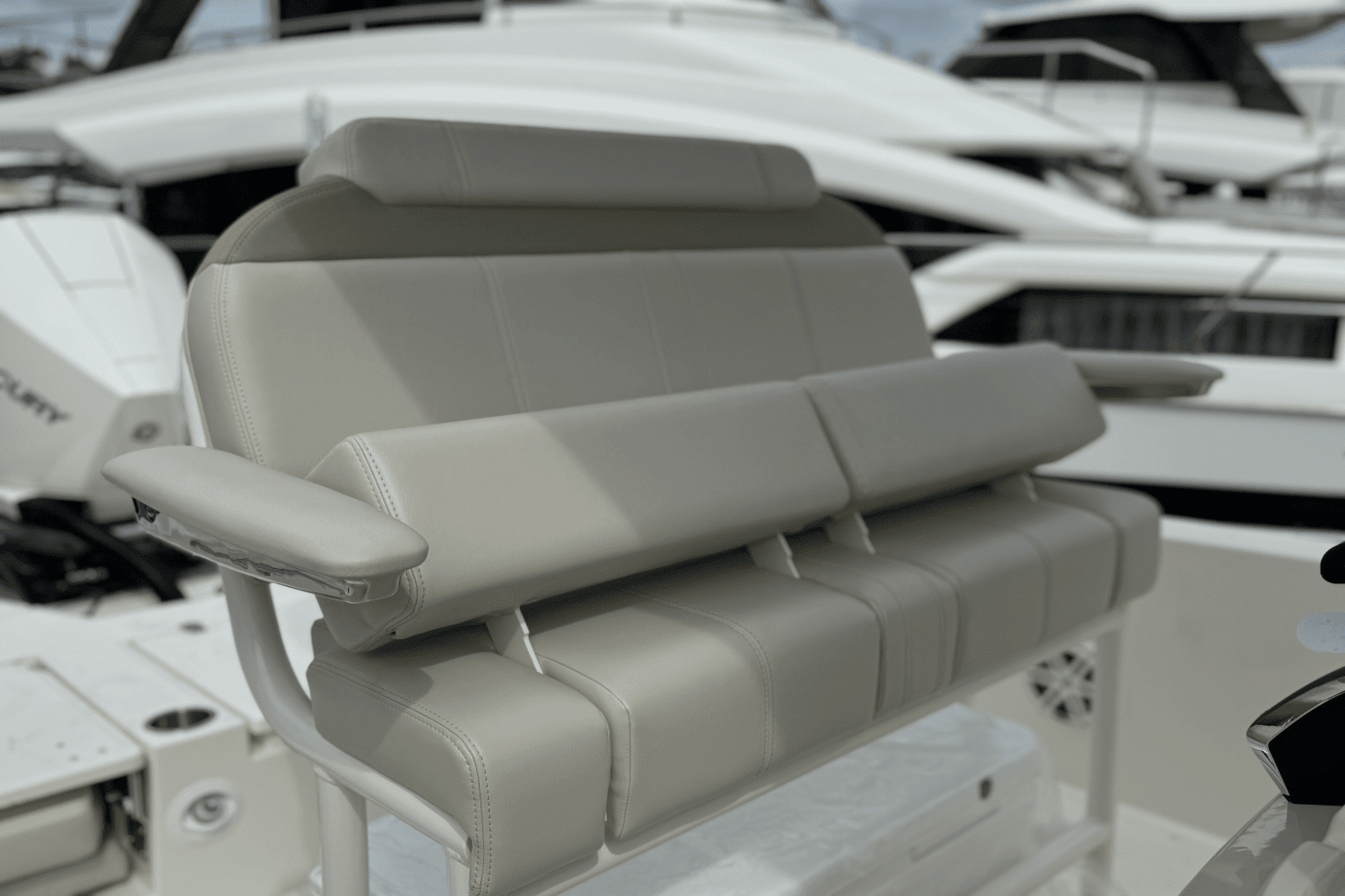 2025 Boston Whaler 250 Dauntless Image Thumbnail #17