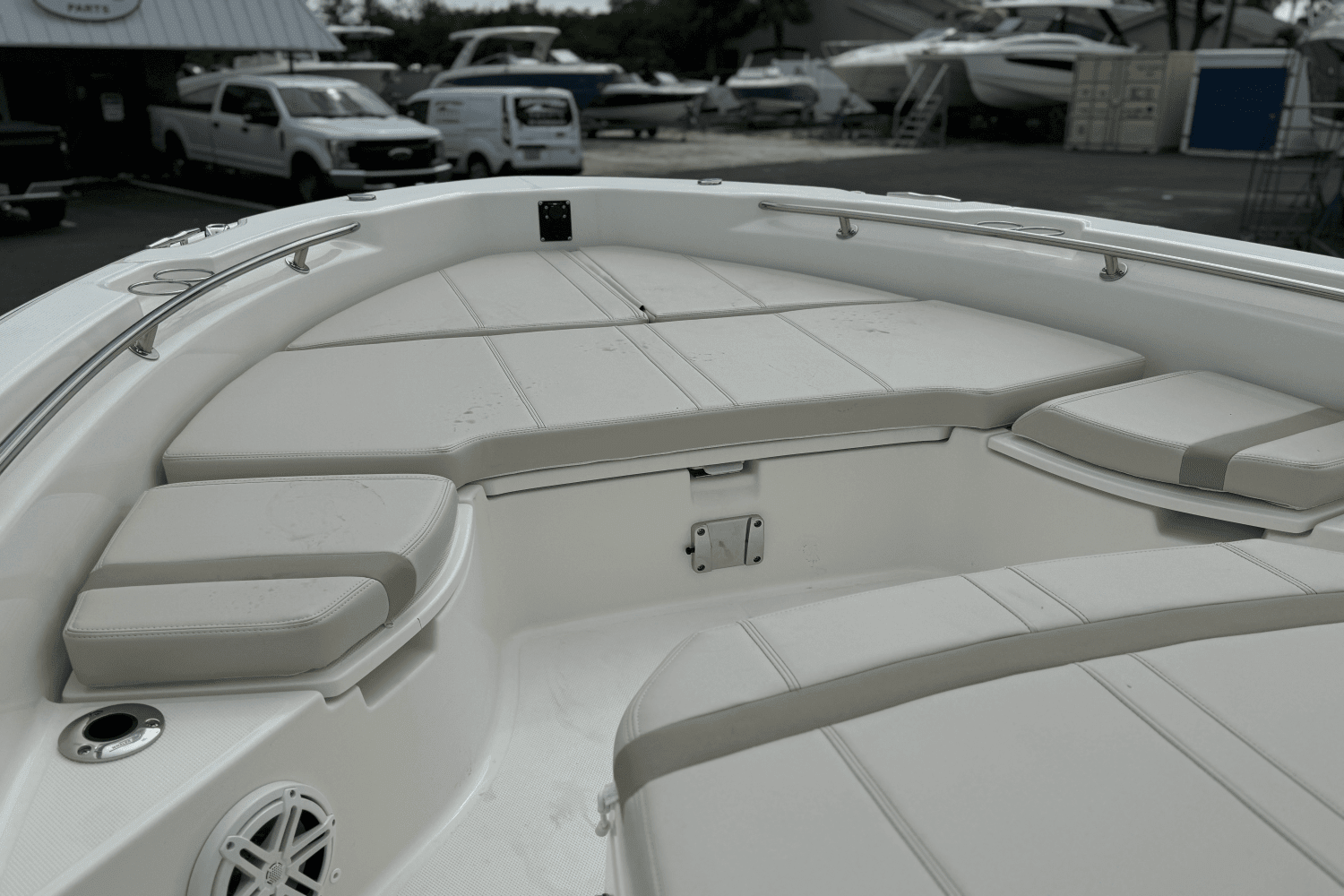 2025 Boston Whaler 250 Dauntless Image Thumbnail #23