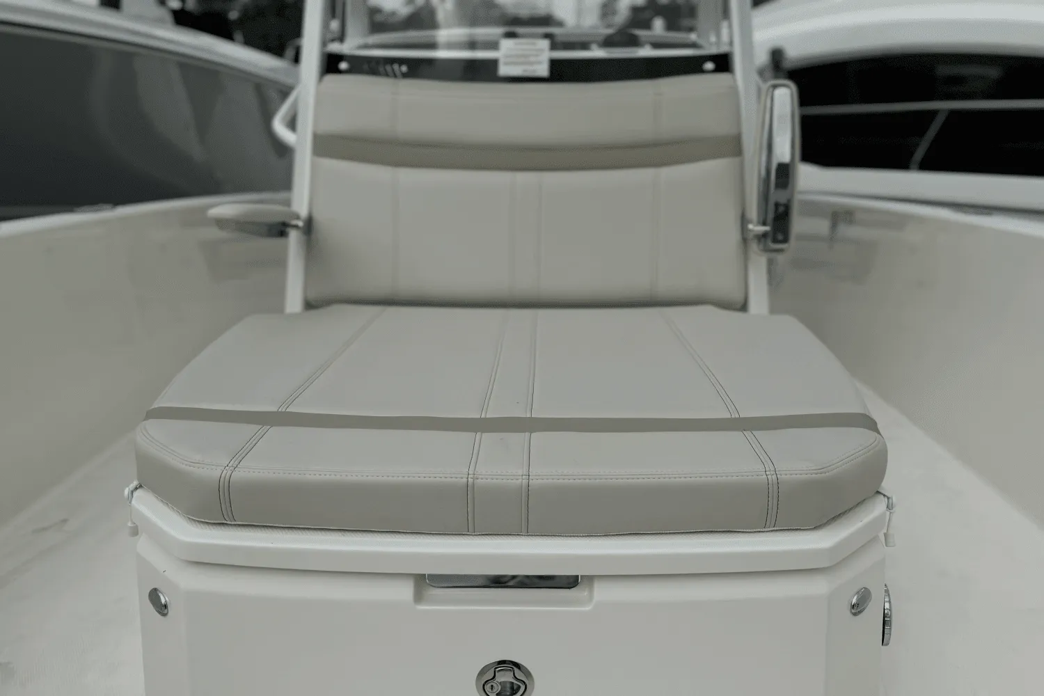 2025 Boston Whaler 250 Dauntless Image Thumbnail #19