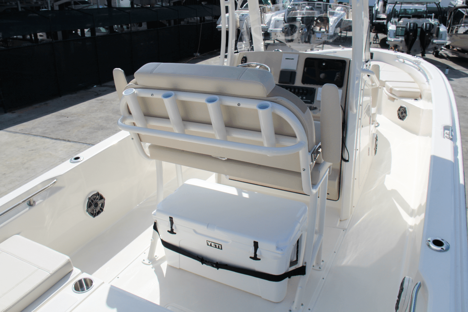 2025 Boston Whaler 250 Dauntless Image Thumbnail #16