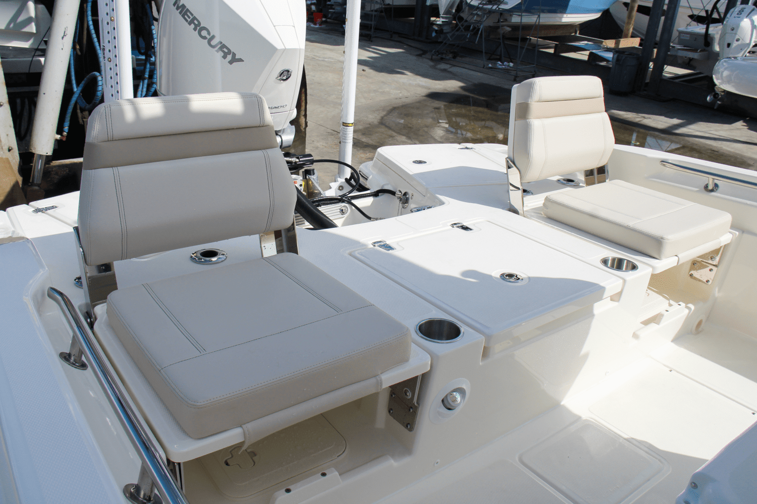 2025 Boston Whaler 250 Dauntless Image Thumbnail #13