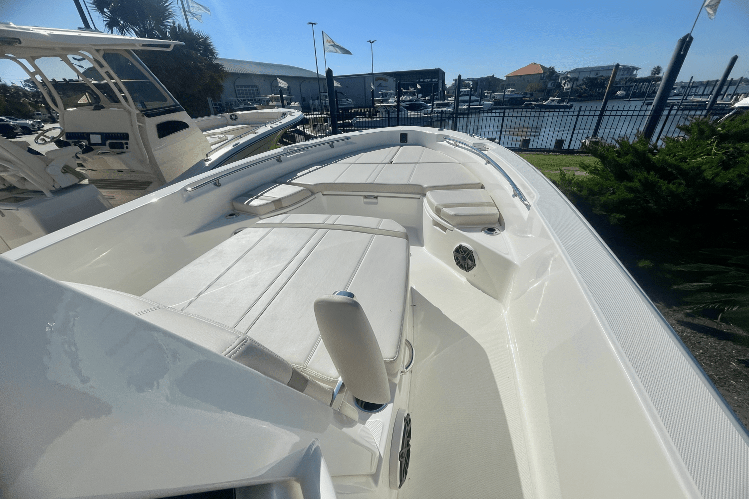 2025 Boston Whaler 250 Dauntless Image Thumbnail #6