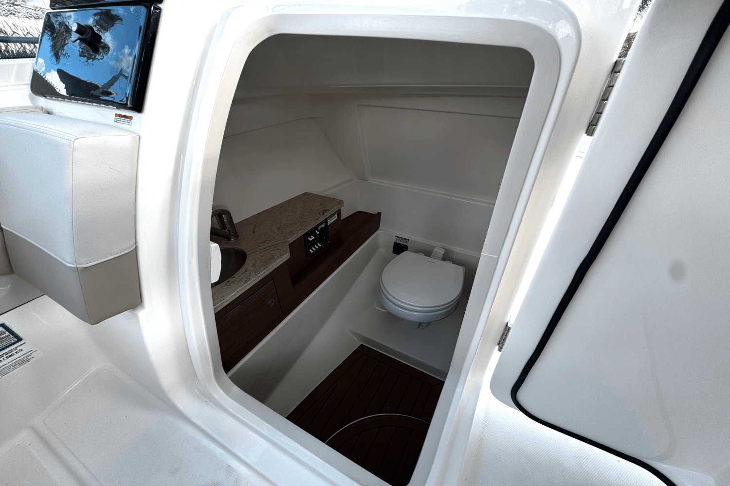 2025 Boston Whaler 280 Vantage Image Thumbnail #15