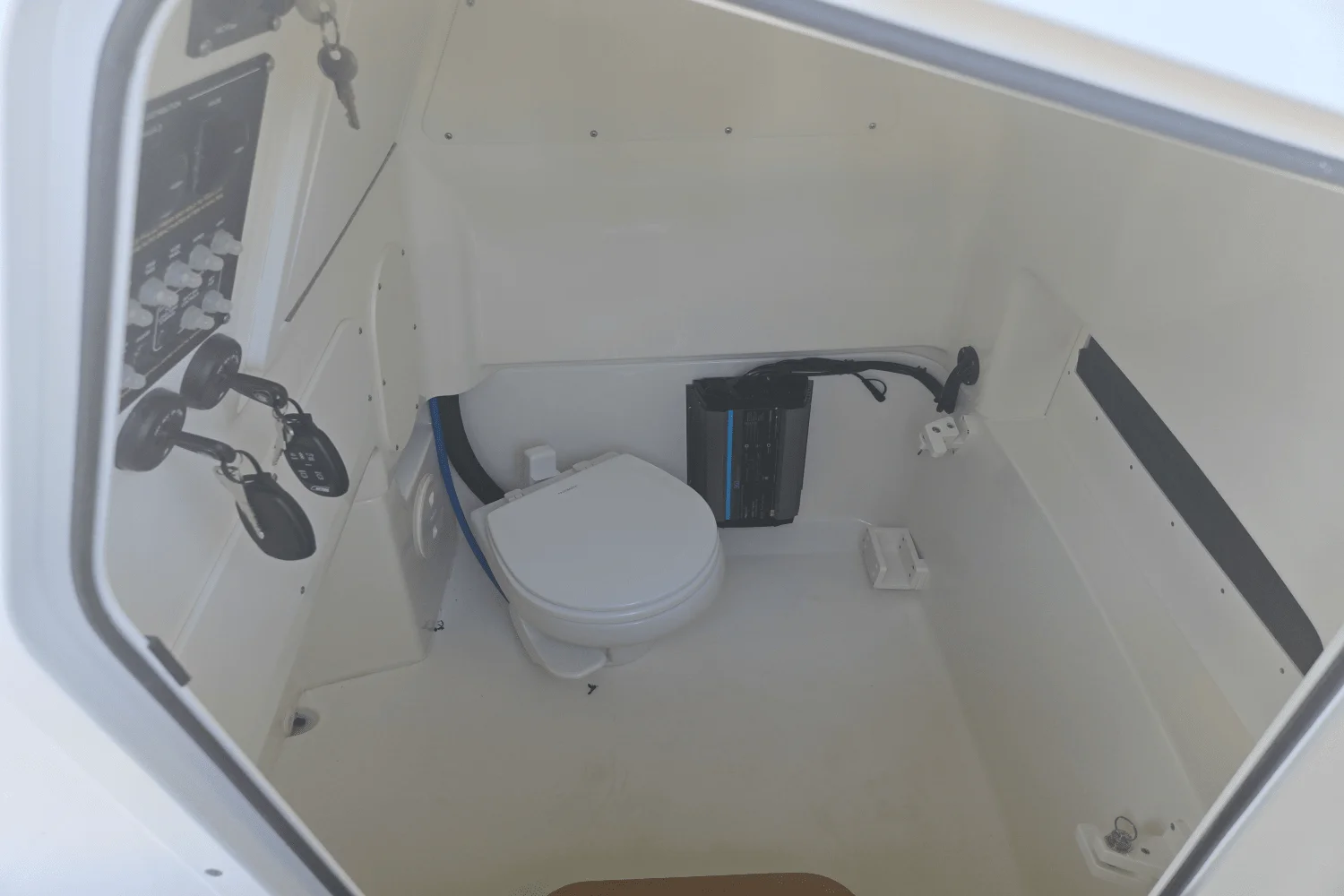 2025 Boston Whaler 280 Dauntless Image Thumbnail #25