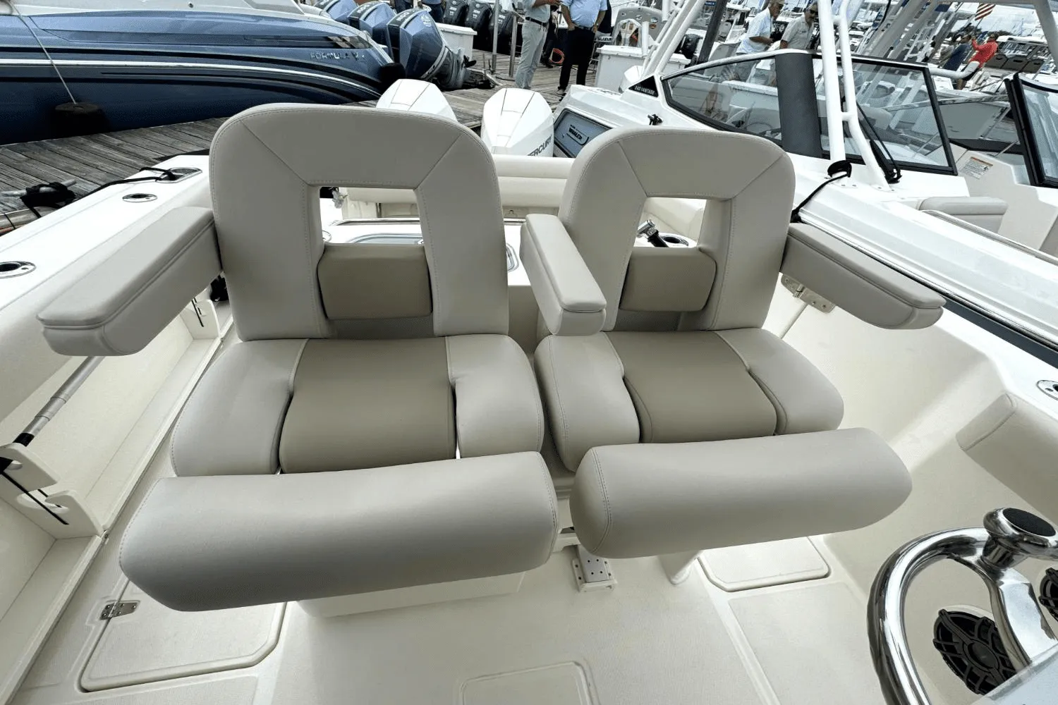 2025 Boston Whaler 280 Outrage Image Thumbnail #17