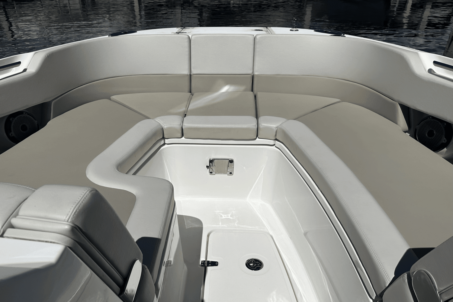 2025 Boston Whaler 320 Vantage Image Thumbnail #12