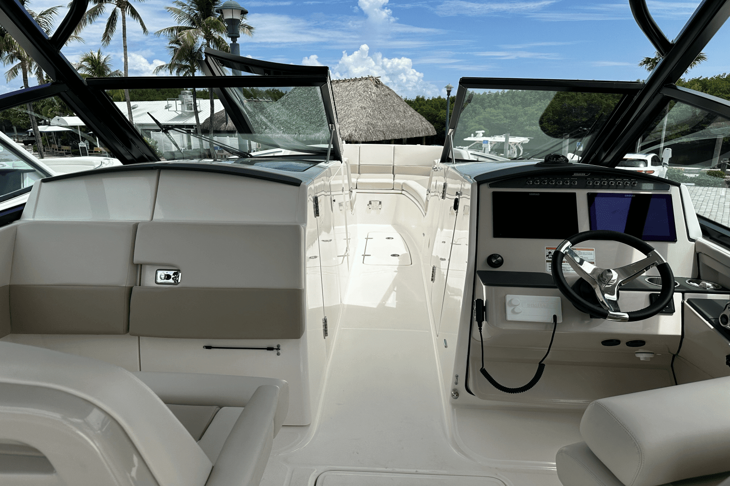 2025 Boston Whaler 320 Vantage Image Thumbnail #15